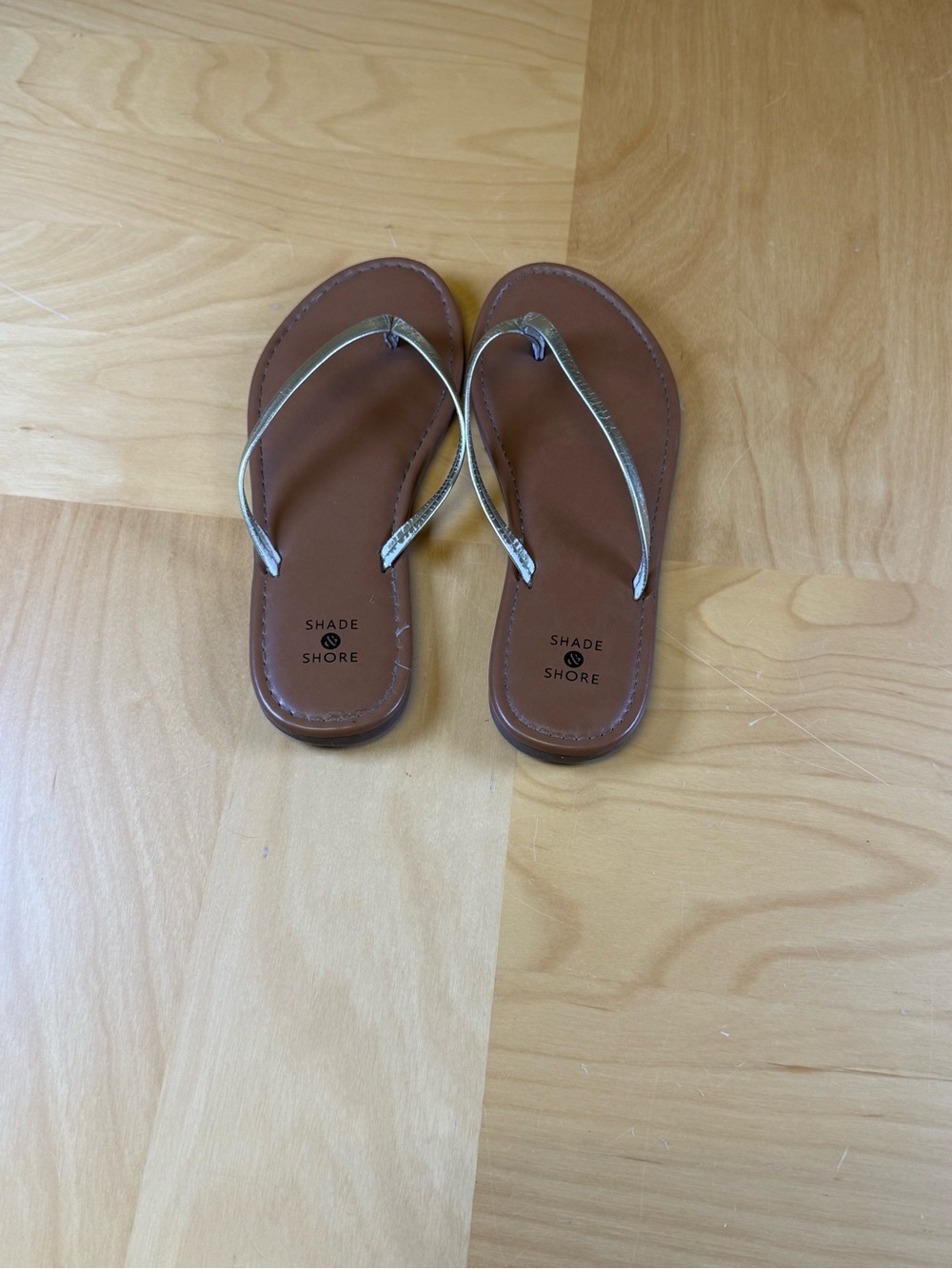 Shade & Shore Women's Brown Flip Flop Sandals with Metallic Straps